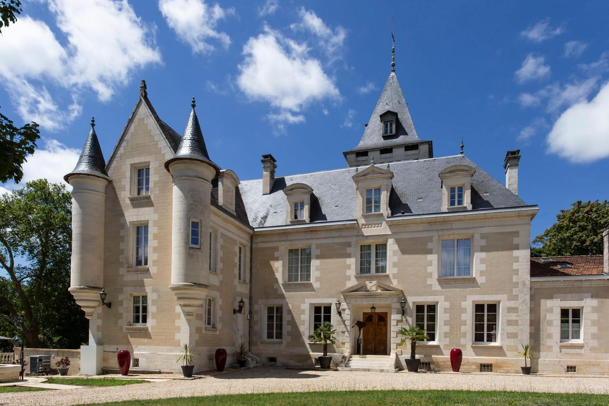 Chateau De Bellevue B&B Et Appartements Avec Piscine Saisonal Chauffee Et Chambres Partout Climatisees Saint-Avit  ภายนอก รูปภาพ