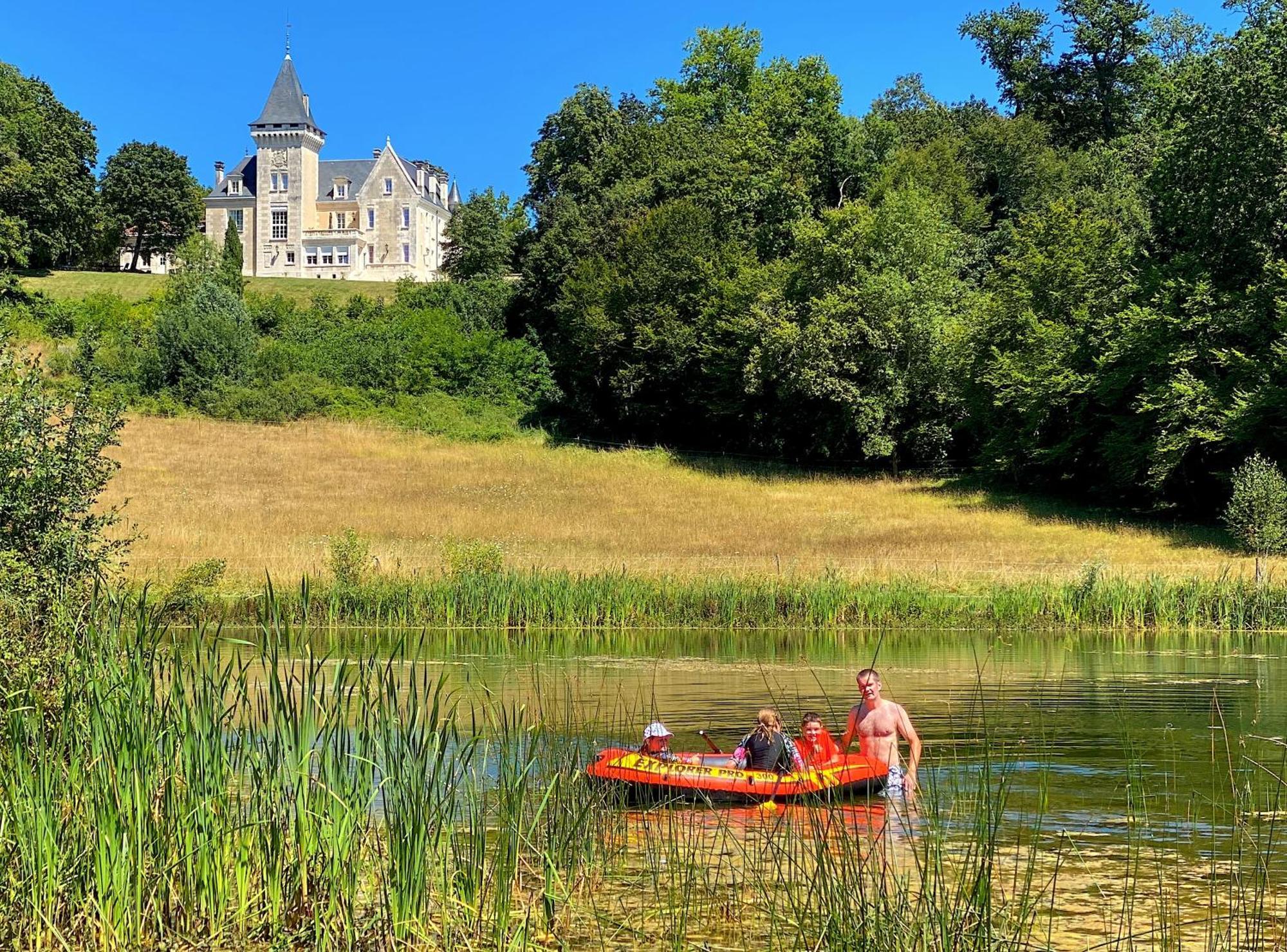 Chateau De Bellevue B&B Et Appartements Avec Piscine Saisonal Chauffee Et Chambres Partout Climatisees Saint-Avit  ภายนอก รูปภาพ