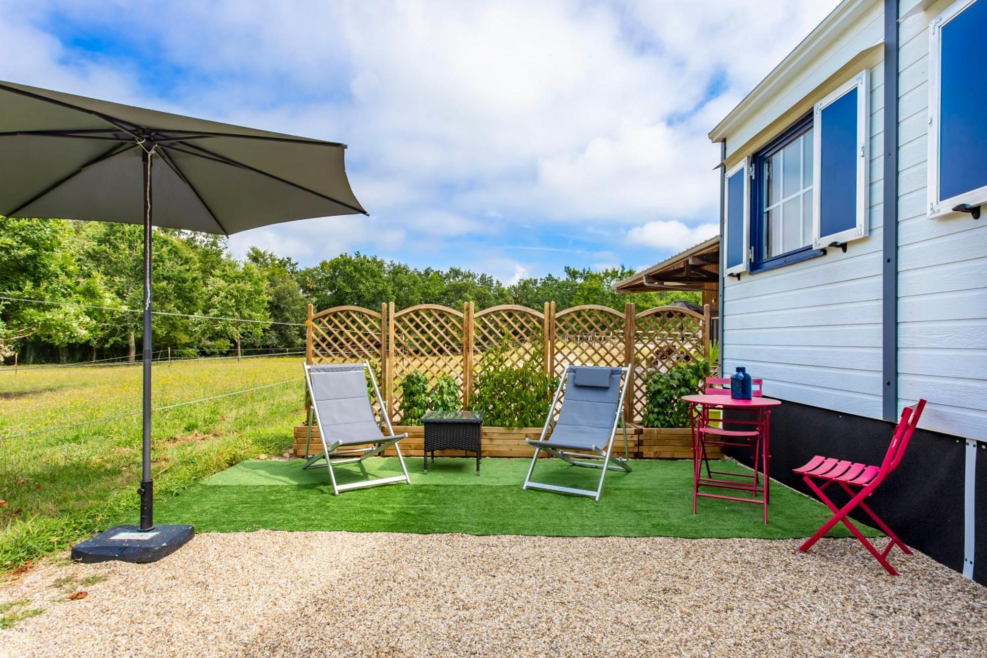 Chateau De Bellevue B&B Et Appartements Avec Piscine Saisonal Chauffee Et Chambres Partout Climatisees Saint-Avit  ห้อง รูปภาพ
