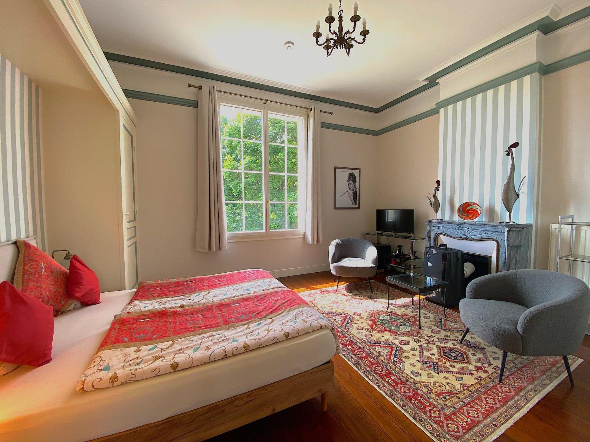 Chateau De Bellevue B&B Et Appartements Avec Piscine Saisonal Chauffee Et Chambres Partout Climatisees Saint-Avit  ภายนอก รูปภาพ