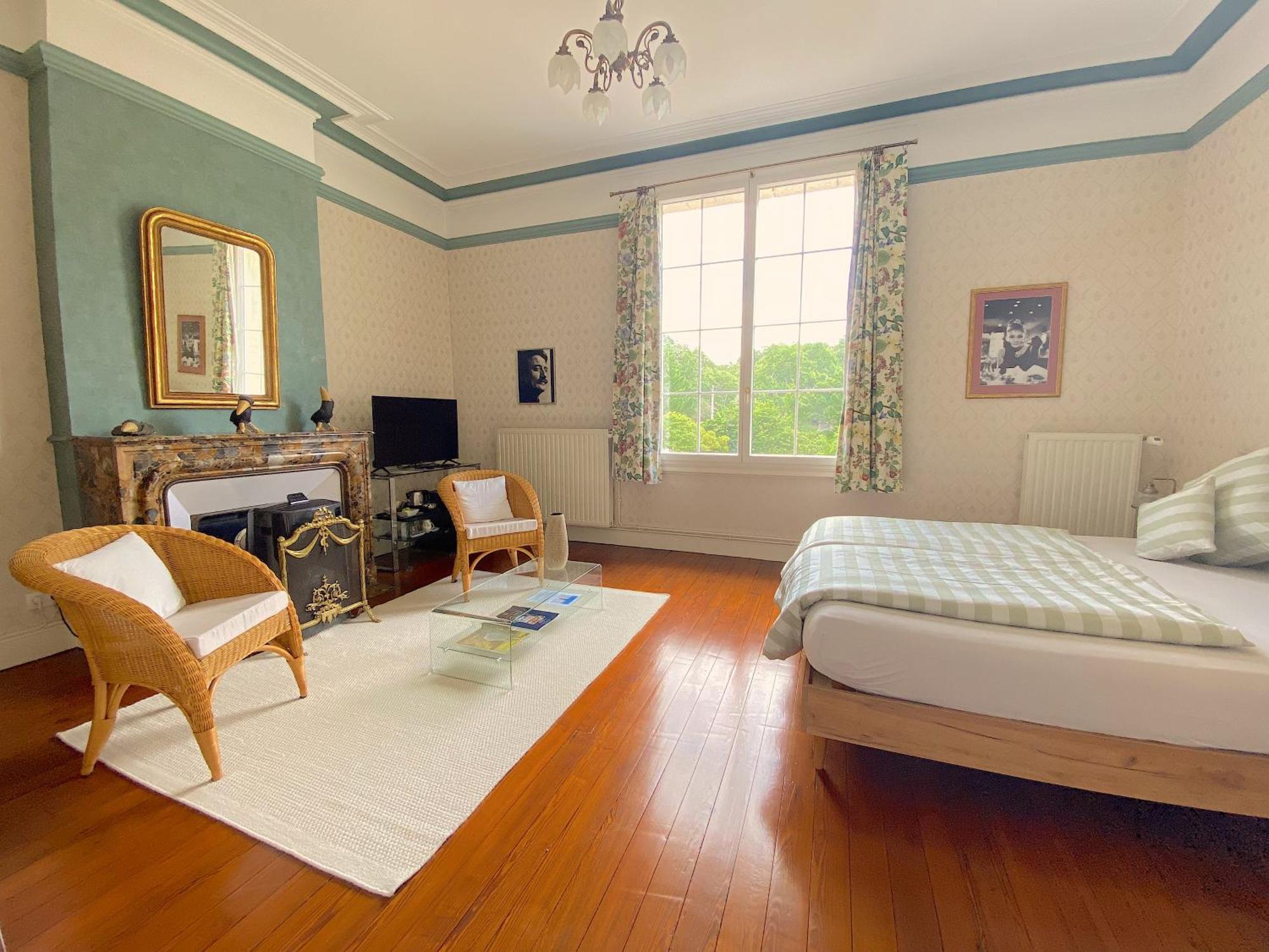 Chateau De Bellevue B&B Et Appartements Avec Piscine Saisonal Chauffee Et Chambres Partout Climatisees Saint-Avit  ภายนอก รูปภาพ