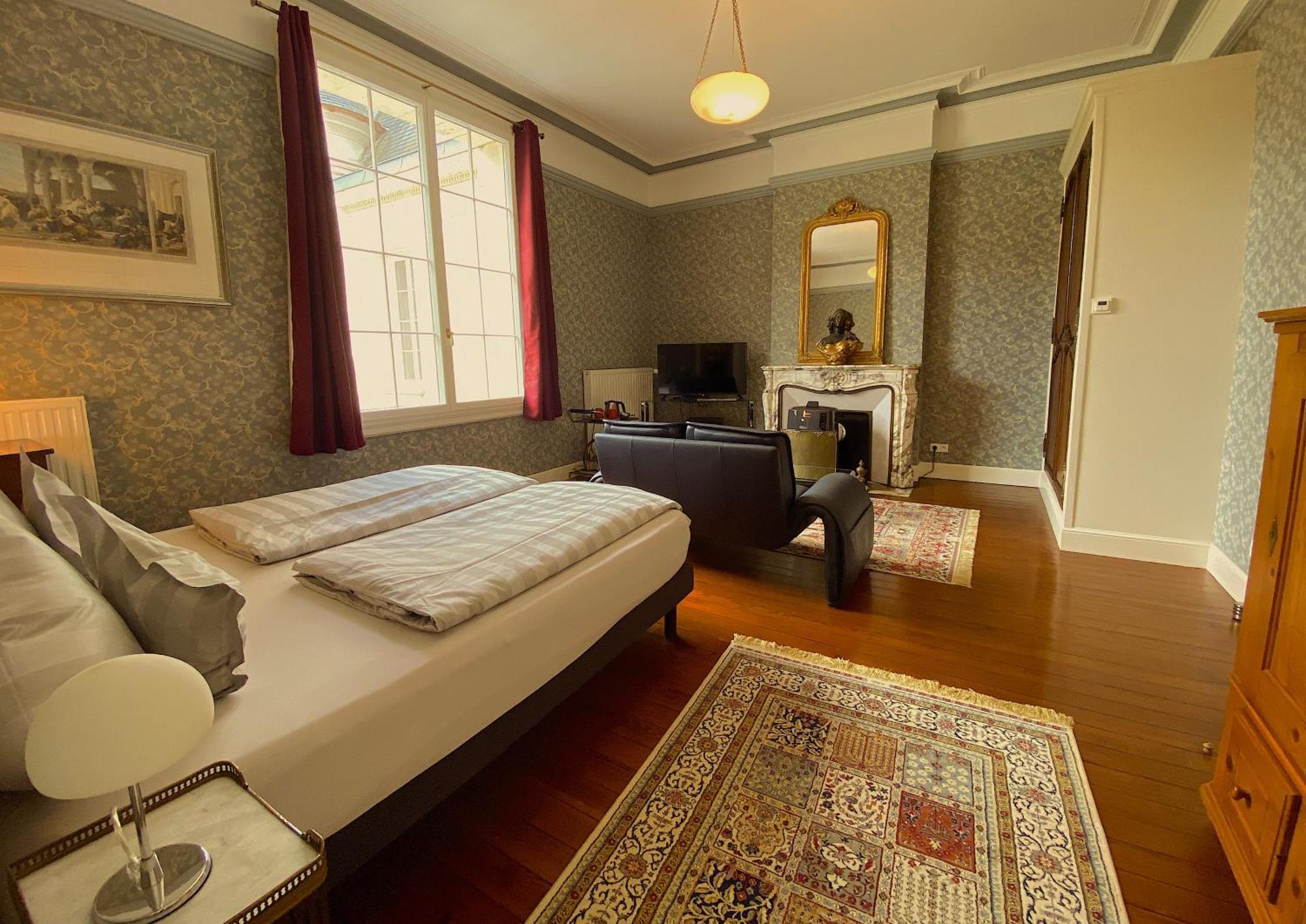 Chateau De Bellevue B&B Et Appartements Avec Piscine Saisonal Chauffee Et Chambres Partout Climatisees Saint-Avit  ภายนอก รูปภาพ
